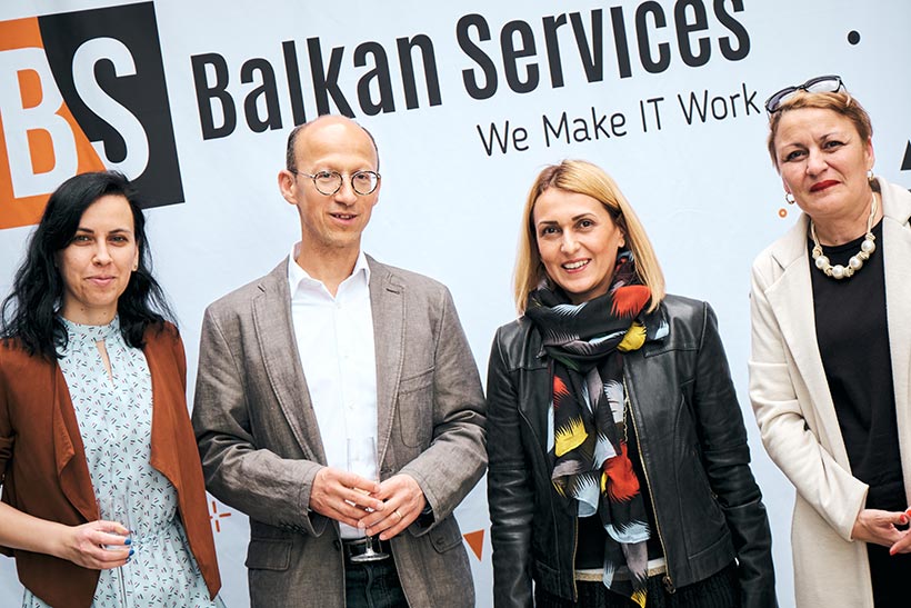 Посрещане на гости, празненство за рожден ден на Balkan Services - balkanservices.com